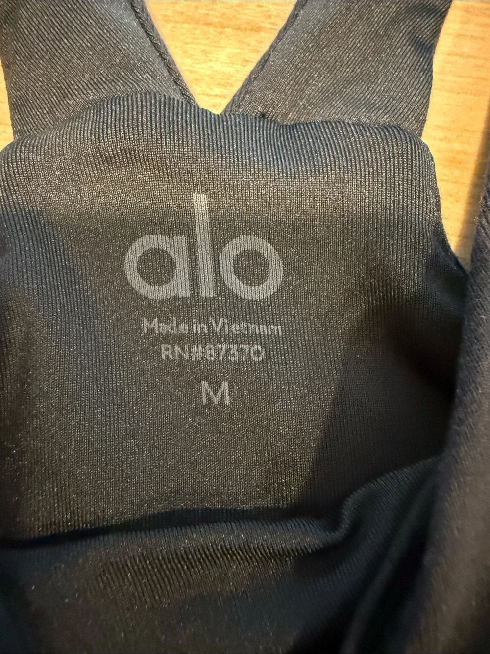 ALO Yoga Airbrush Black V-Neck Active Bra Wide Straps Tank Women Size M